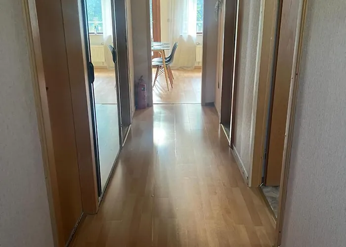 Light-flooded 3-room With Balcony شقة