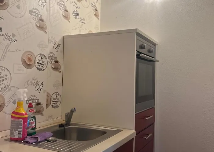 شقة Light-flooded 3-room With Balcony